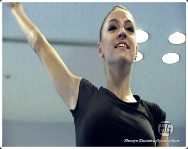Evgenia Kanaeva-training-WCH Mie 2009-screenshot FIG DVD Bonus-edit-Zoe