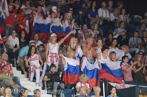 Irina-Svetlana-Zoe at the stand-09 Aug 2012-photo by Oleg Naumov