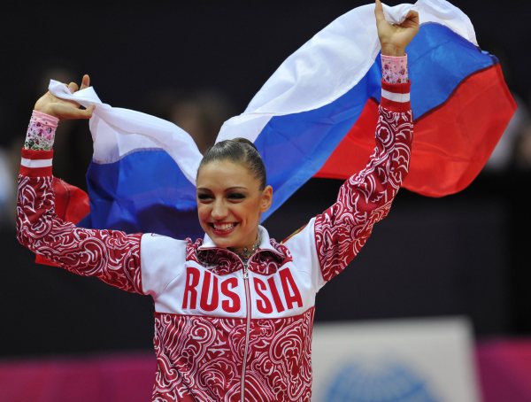 Evgenia Kanaeva-Award Ceremony-AA Final-London 2012-from Bosco Sport