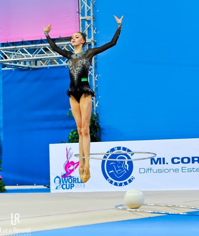 Maria Titova-Hoop-WC Pesaro 2013-by Luca Renoldi