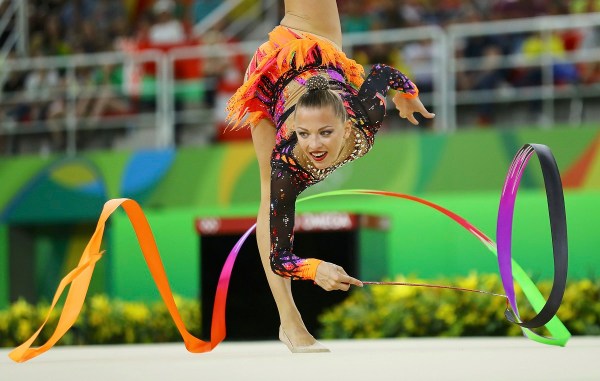 2016 Rio Olympics - Rhythmic Gymnastics - Preliminary - Individual All-Around Qualification - Rotation 4 - Rio Olympic Arena - Rio de Janeiro, Brazil - 19/08/2016. Melitina Staniouta (BLR) of Belarus competes using the ribbons. REUTERS/Mike Blake FOR EDITORIAL USE ONLY. NOT FOR SALE FOR MARKETING OR ADVERTISING CAMPAIGNS. - RTX2M529